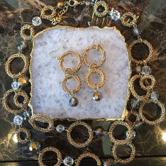 GORGEOUS GOLDEN Circle Necklace! - Picture 6 of 14